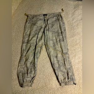 XOXO Pale CAMO Capris